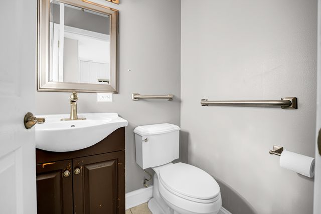 9523 S Kostner Avenue, Oak Lawn, IL 60453