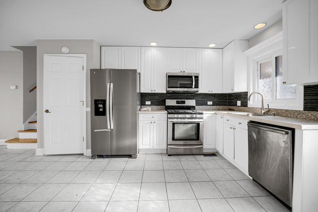 9523 S Kostner Avenue, Oak Lawn, IL 60453