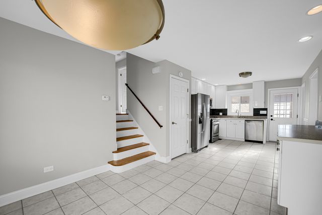 9523 S Kostner Avenue, Oak Lawn, IL 60453