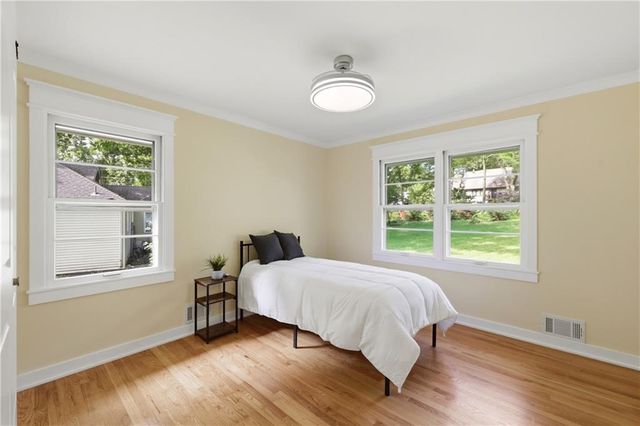 12107 Newbury Lane, Independence, MO 64052