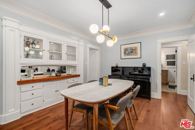 7030 De Longpre Avenue, Los Angeles, CA 90028