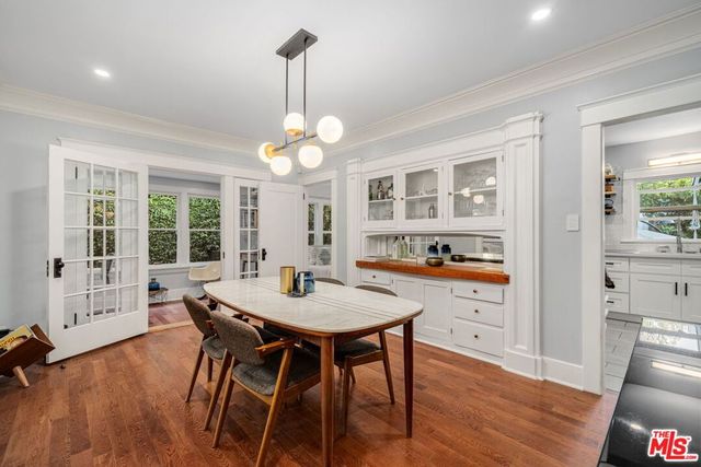 7030 De Longpre Avenue, Los Angeles, CA 90028