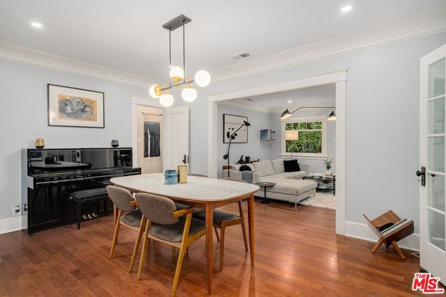 7030 De Longpre Avenue, Los Angeles, CA 90028