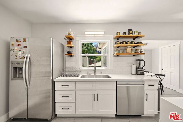 7030 De Longpre Avenue, Los Angeles, CA 90028