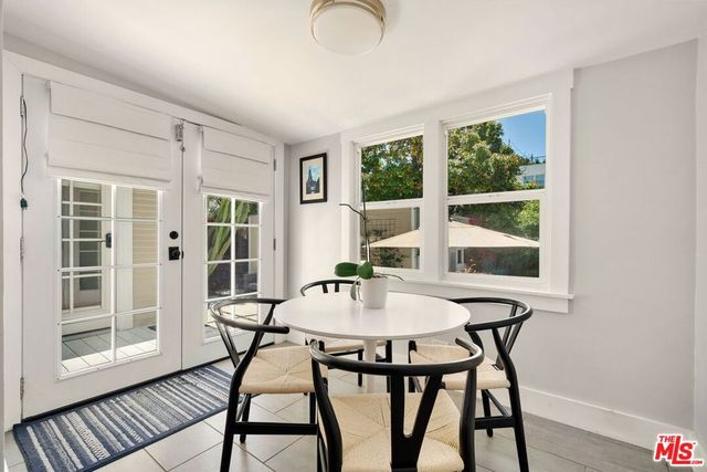 7030 De Longpre Avenue, Los Angeles, CA 90028