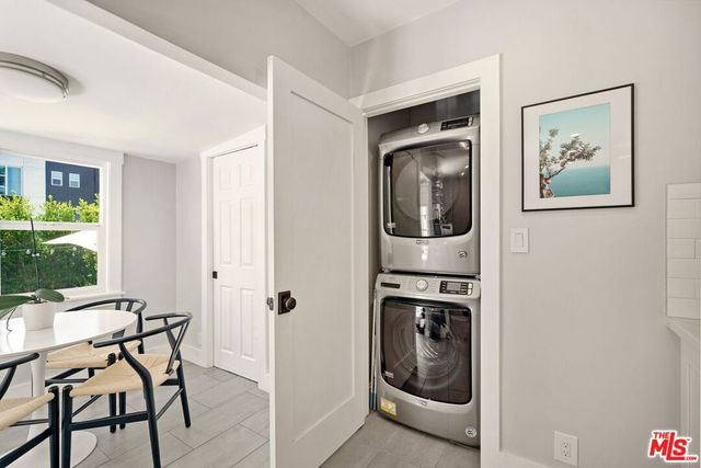 7030 De Longpre Avenue, Los Angeles, CA 90028