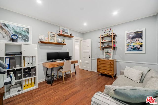 7030 De Longpre Avenue, Los Angeles, CA 90028