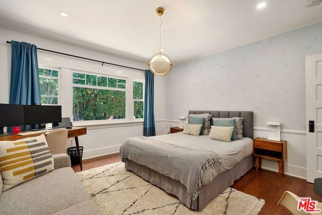 7030 De Longpre Avenue, Los Angeles, CA 90028