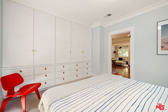 7030 De Longpre Avenue, Los Angeles, CA 90028