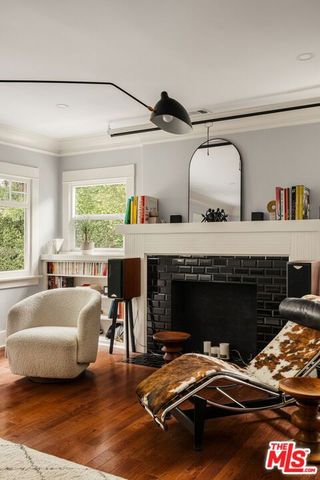 7030 De Longpre Avenue, Los Angeles, CA 90028