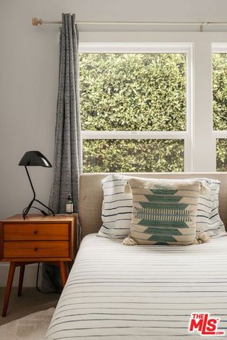 7030 De Longpre Avenue, Los Angeles, CA 90028