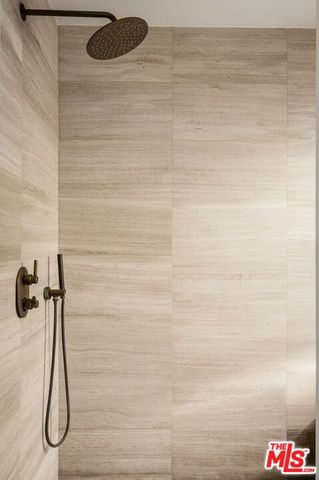 7030 De Longpre Avenue, Los Angeles, CA 90028