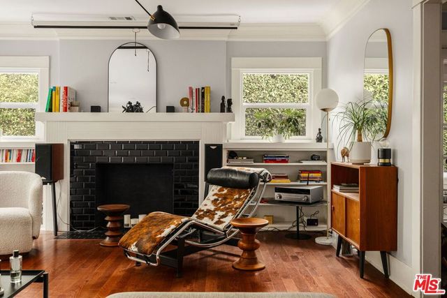 7030 De Longpre Avenue, Los Angeles, CA 90028