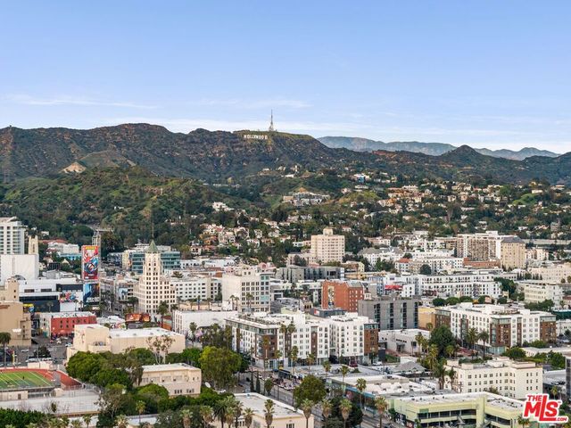 7030 De Longpre Avenue, Los Angeles, CA 90028