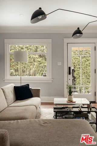 7030 De Longpre Avenue, Los Angeles, CA 90028