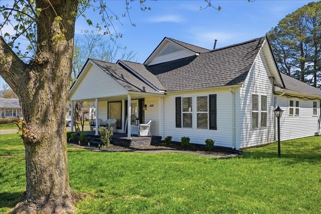 908 Smith Ave, Lawrenceburg, TN 38464