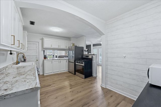 908 Smith Ave, Lawrenceburg, TN 38464