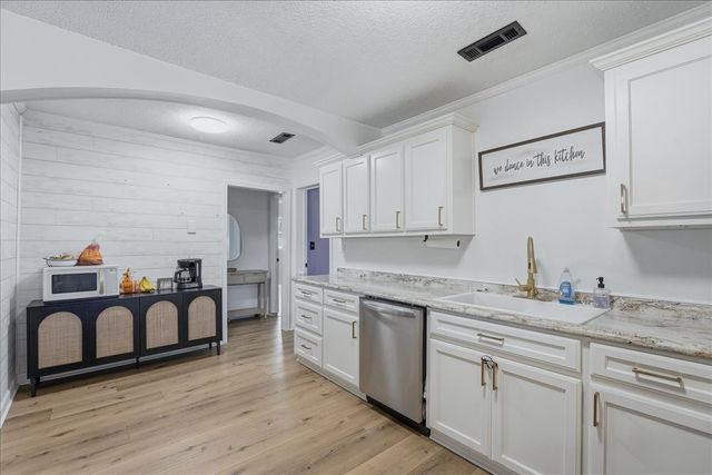908 Smith Ave, Lawrenceburg, TN 38464