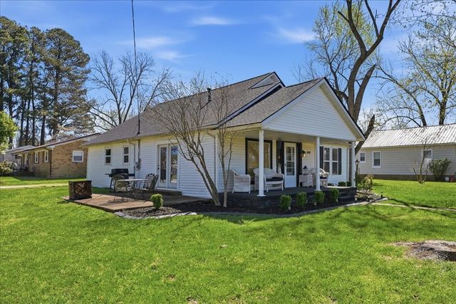 908 Smith Ave, Lawrenceburg, TN 38464