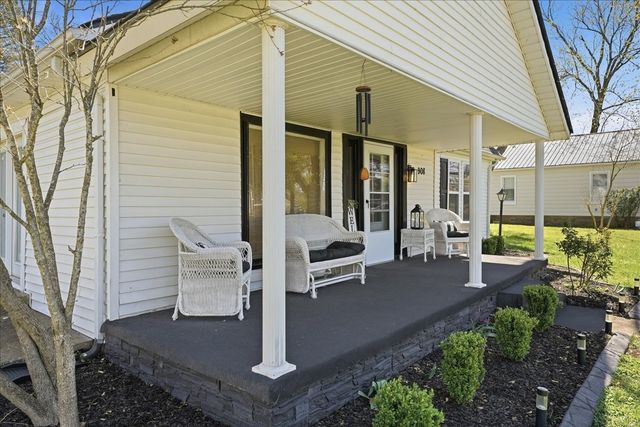 908 Smith Ave, Lawrenceburg, TN 38464