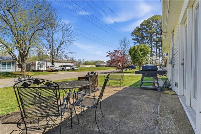 908 Smith Ave, Lawrenceburg, TN 38464