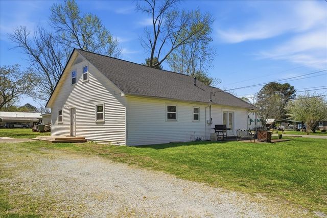 908 Smith Ave, Lawrenceburg, TN 38464