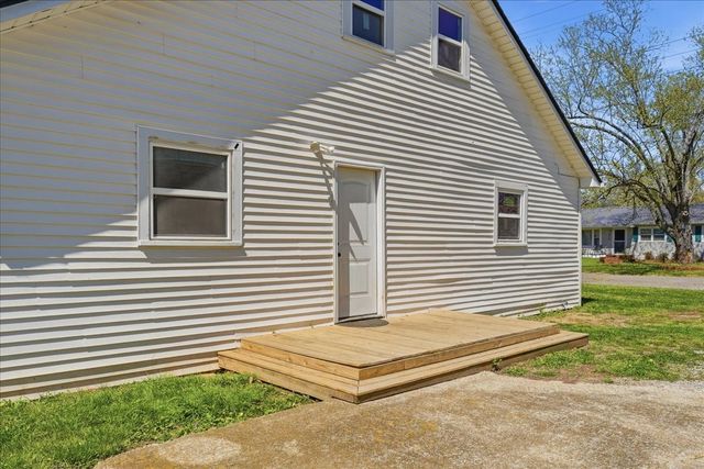 908 Smith Ave, Lawrenceburg, TN 38464