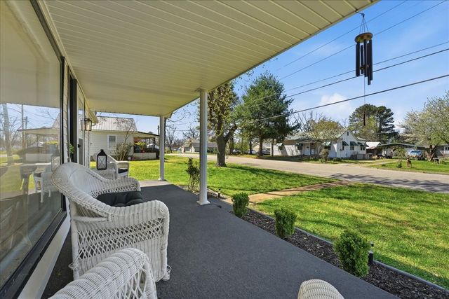 908 Smith Ave, Lawrenceburg, TN 38464