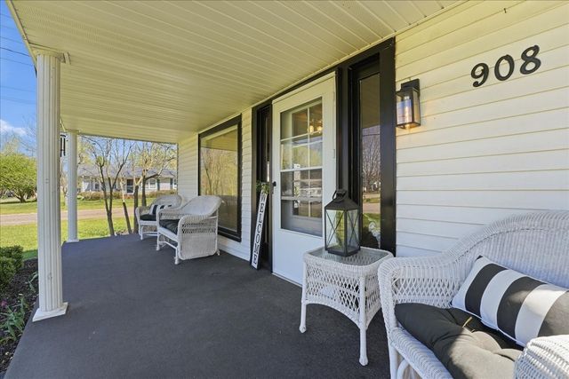 908 Smith Ave, Lawrenceburg, TN 38464