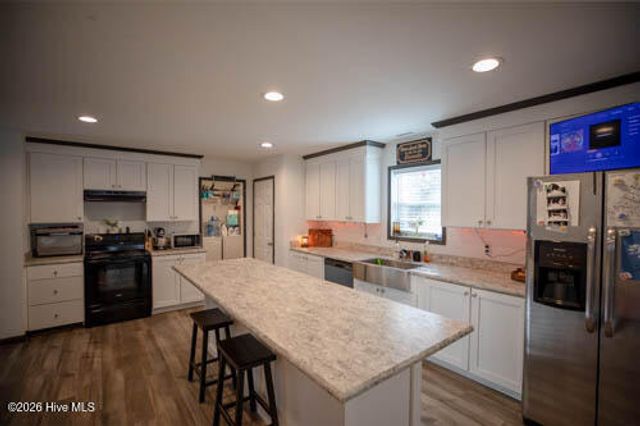 800 Wildwood Circle, Hampstead, NC 28443