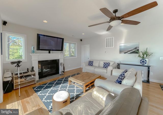 15370 HOLLY DR, Scotland, MD 20687