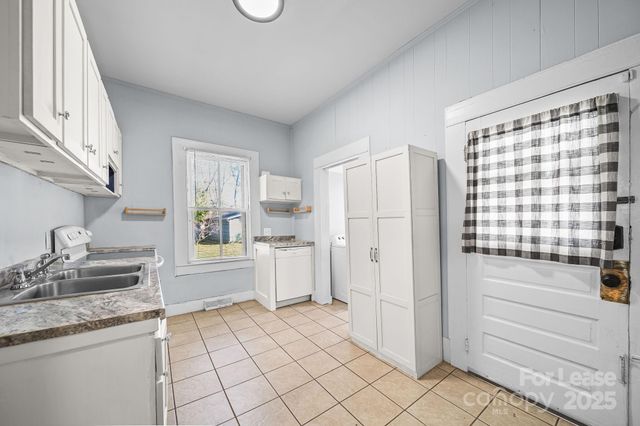 813 E 35th Street, Charlotte, NC 28205