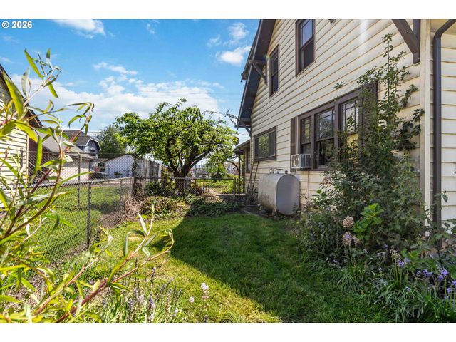 406 15TH Ave, Longview, WA 98632