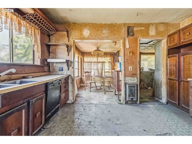 406 15TH Ave, Longview, WA 98632