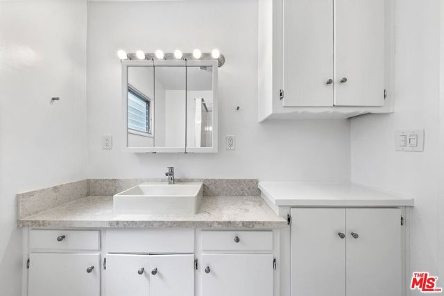 1037 11th Street 1, Santa Monica, CA 90403