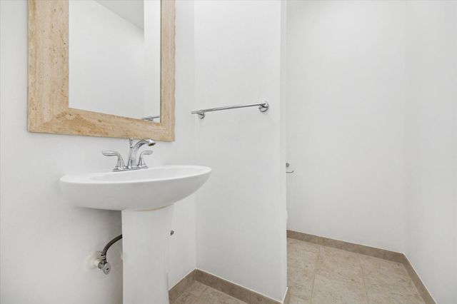 2105 S Winrock Boulevard S 48, Houston, TX 77057