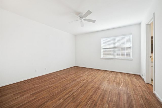 2105 S Winrock Boulevard S 48, Houston, TX 77057