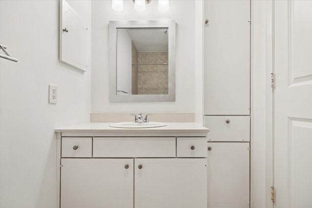 2105 S Winrock Boulevard S 48, Houston, TX 77057