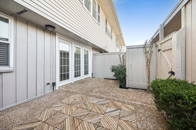 2105 S Winrock Boulevard S 48, Houston, TX 77057