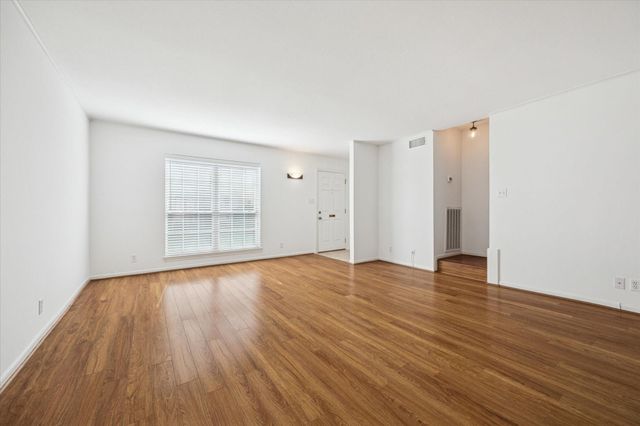 2105 S Winrock Boulevard S 48, Houston, TX 77057