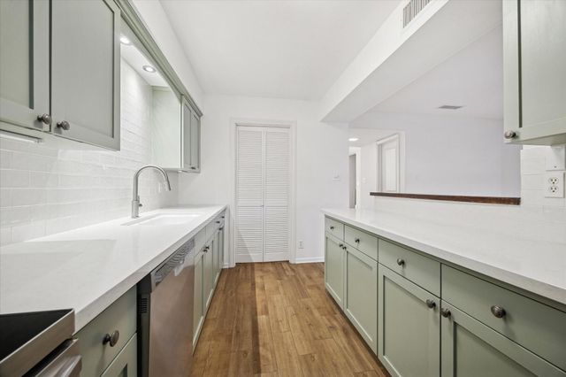 2105 S Winrock Boulevard S 48, Houston, TX 77057