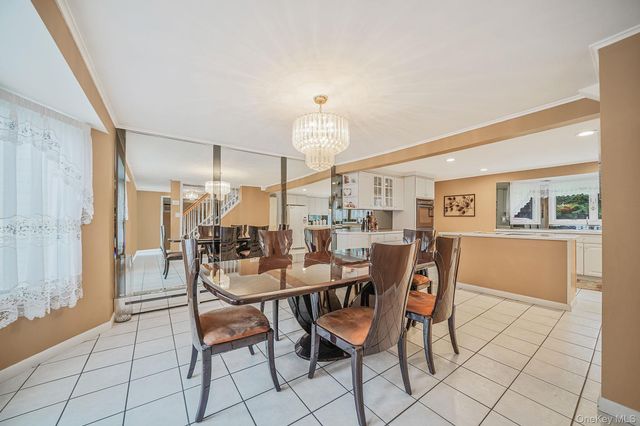 24 Oakdale Avenue, Farmingville, NY 11738