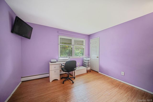 24 Oakdale Avenue, Farmingville, NY 11738