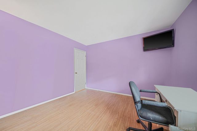 24 Oakdale Avenue, Farmingville, NY 11738