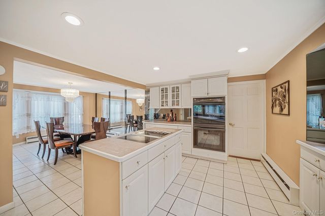 24 Oakdale Avenue, Farmingville, NY 11738