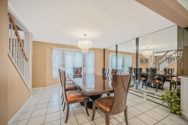 24 Oakdale Avenue, Farmingville, NY 11738