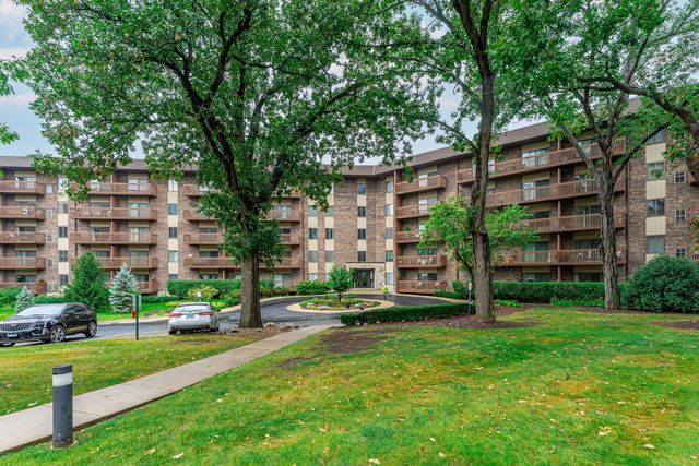 120 Lakeview Drive 208, Bloomingdale, IL 60108