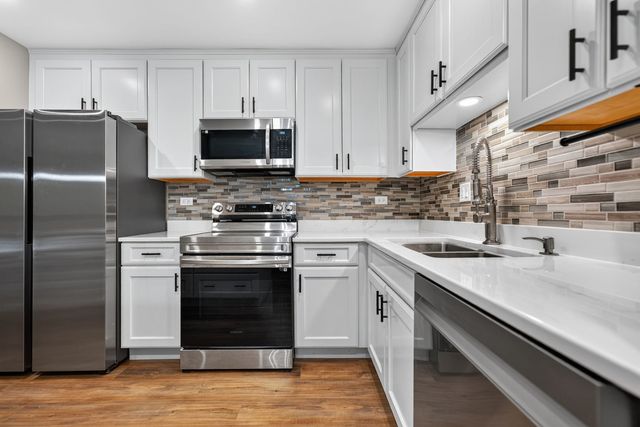120 Lakeview Drive 208, Bloomingdale, IL 60108