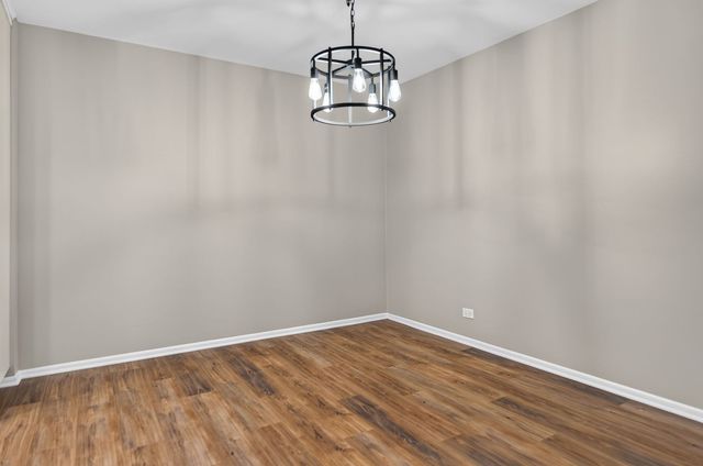 120 Lakeview Drive 208, Bloomingdale, IL 60108