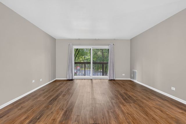 120 Lakeview Drive 208, Bloomingdale, IL 60108